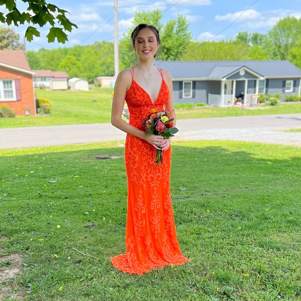 Sherri hill prom dress size 4 could go up to a size 6 I’m 5’7 and 130lbs